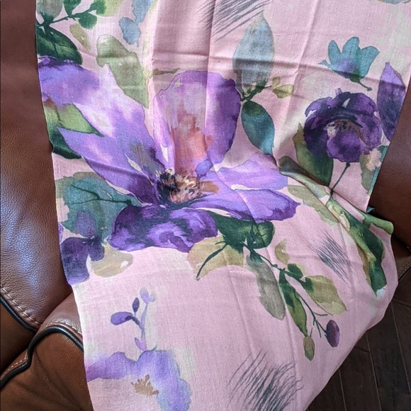 Printed cashmere scarf - Picture 4 of 6